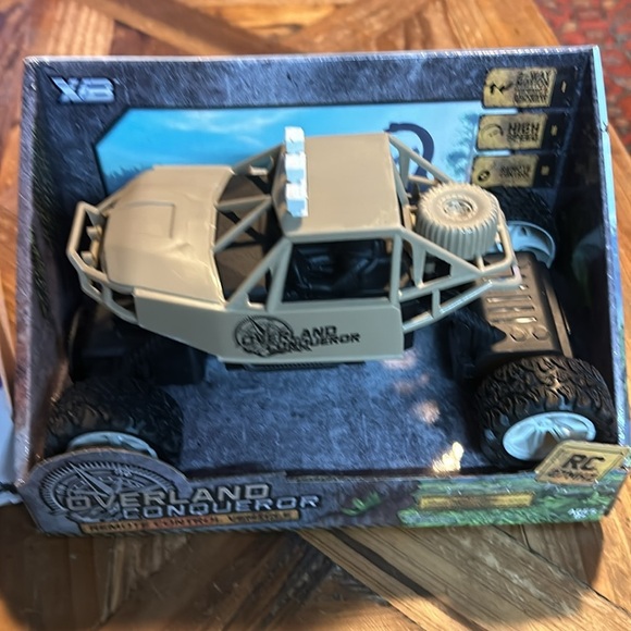 2items Overland Conqueror Remote Control Vehicle & Bezgar Vehicle - Picture 3 of 3